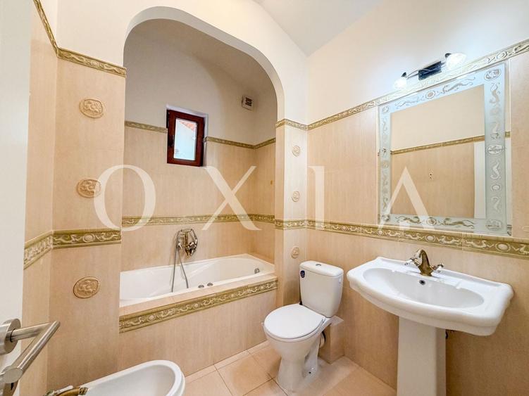 Casă individuală cu 4 camere cu Canalizare în Dumbrăvița