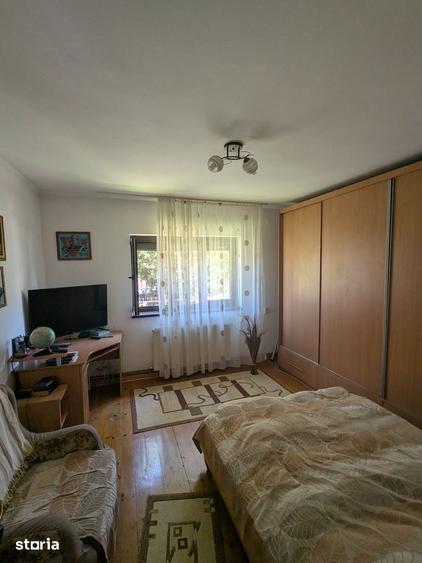 Casă cu 3 camere cu Teren 250 Mp în Central