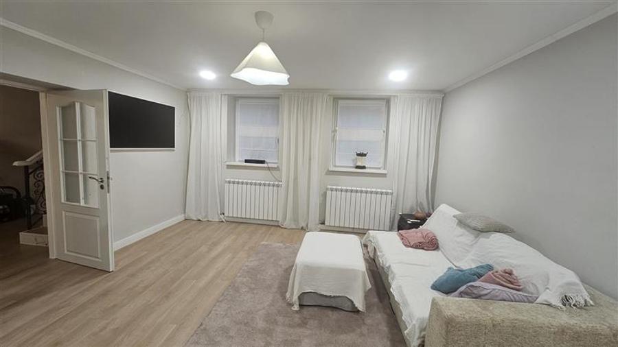 Apartament cu 6 camere decomandat, mobilat în Central
