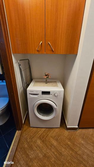 Apartament cu 3 camere decomandat în Calea București