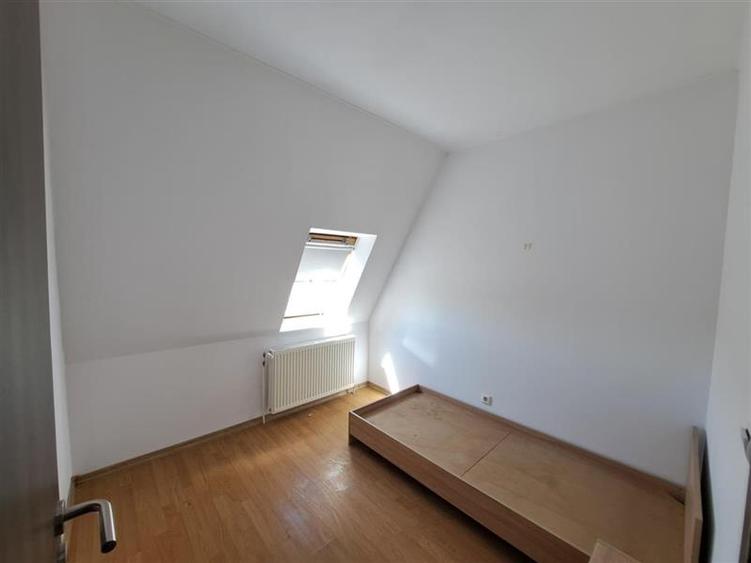 Apartament cu 20 camere semidecomandat în Iris