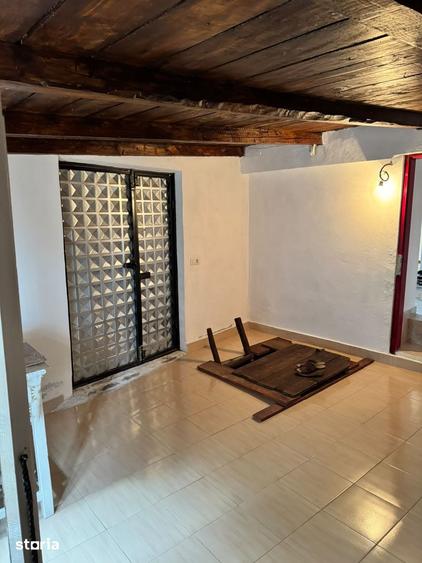 Casă cu 3 camere semidecomandat cu Teren 590 Mp în Cordun