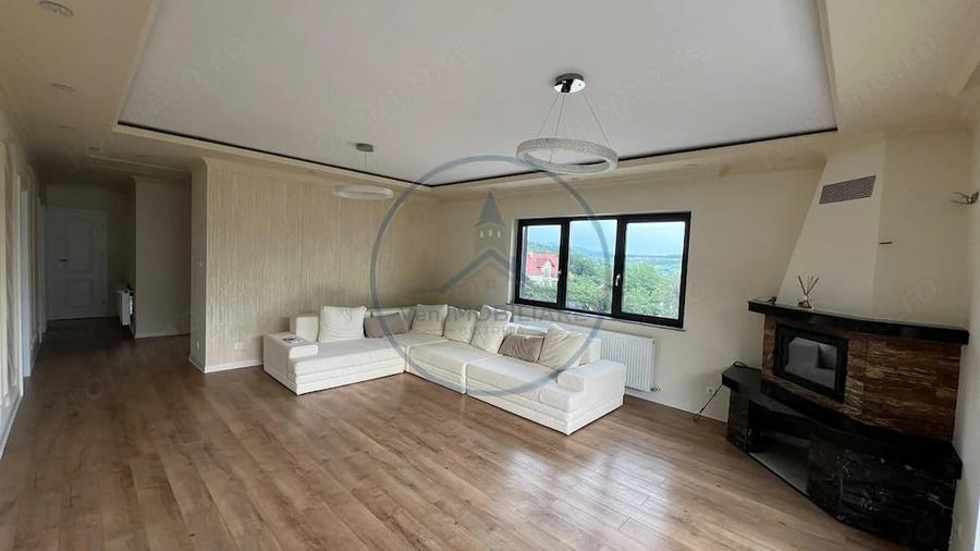 Casă cu 5 camere cu Teren 1000 Mp în Central