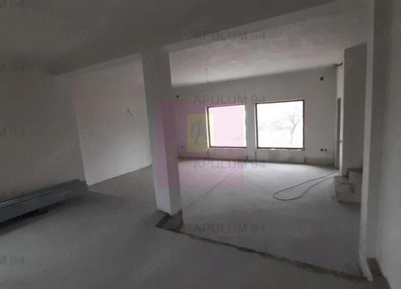 Casă cu Teren 433 Mp în 1 Decembrie