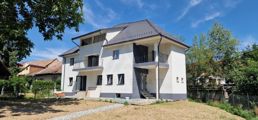 Casă individuală cu 10 camere cu Canalizare în Cisnădioara