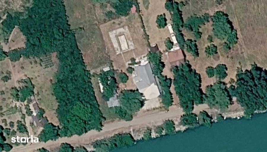 Teren de 4900 mp, în Maliuc