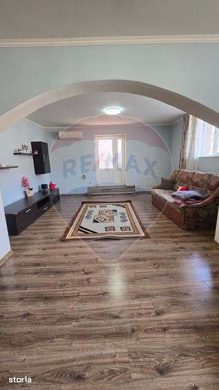 Casă cu 5 camere cu Teren 1375 Mp în Dârlos