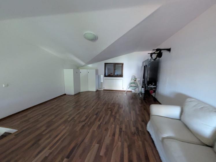 Casă cu 4 camere cu Teren 15 Mp în Central