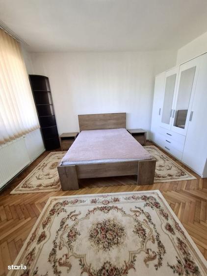 Apartament cu 3 camere decomandat în Gruia