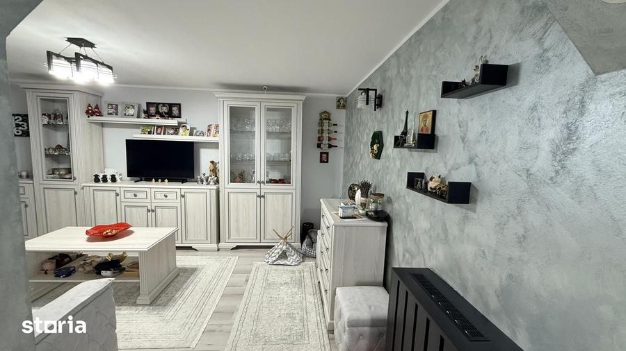 Apartament cu 4 camere decomandat în Central