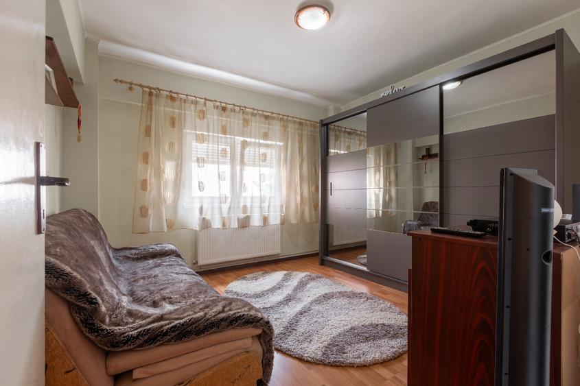 Apartament cu 4 camere decomandat în Vitrometan