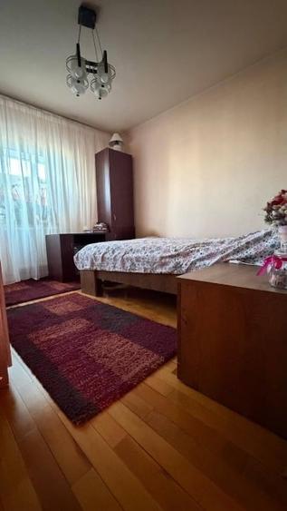 Apartament cu 4 camere decomandat în Central