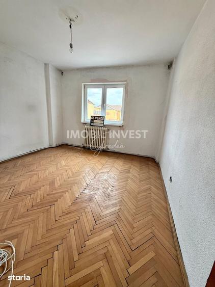 Apartament cu 3 camere în Cetate