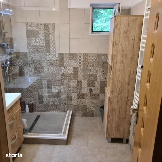 Casă cu 5 camere cu Teren 1200 Mp în Central