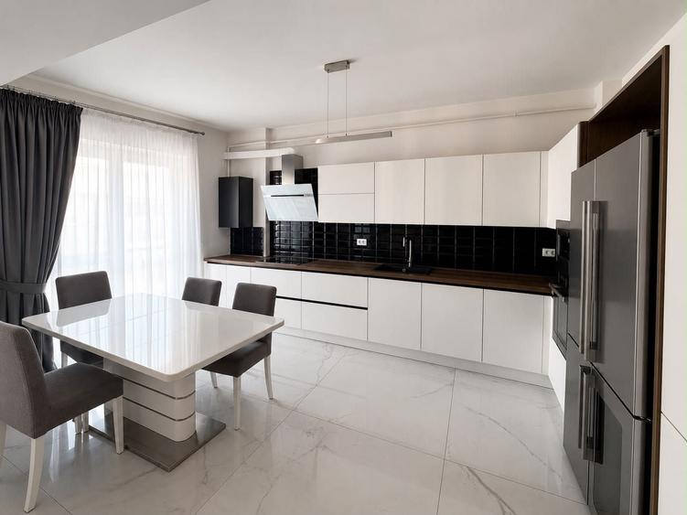 Apartament cu 3 camere decomandat în Exterior Vest