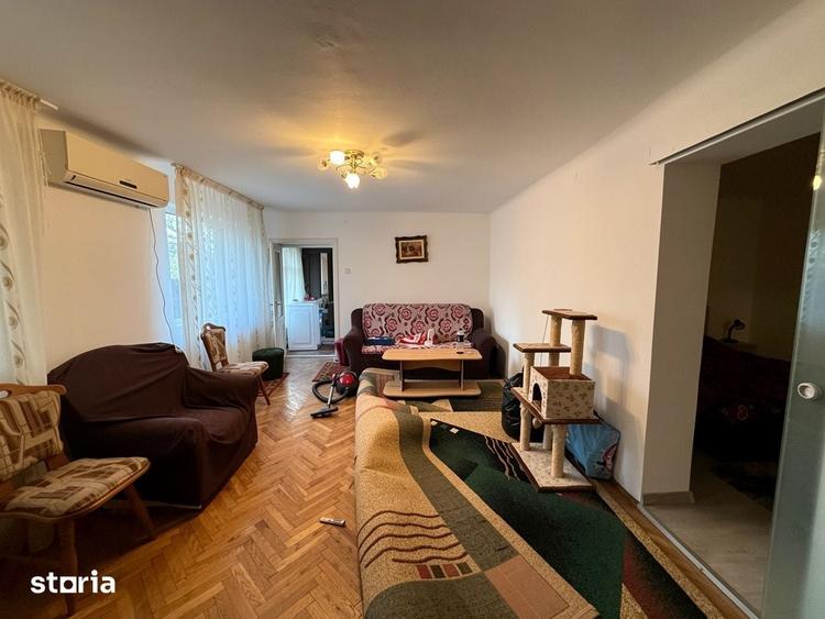 Casă cu 8 camere cu Teren 1300 Mp în Păulești