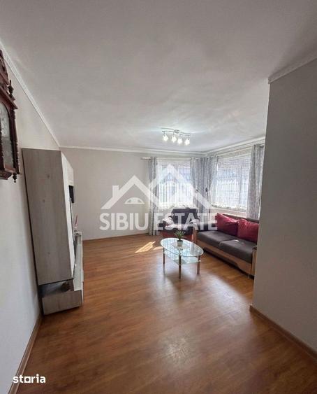 Casă cu 8 camere cu Teren 950 Mp în Calea Poplăcii