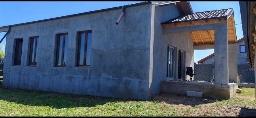 Casă cu 3 camere în Sânpetru