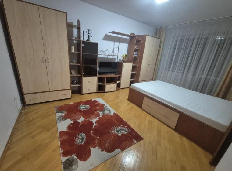 Garsonieră decomandată în Gorjului