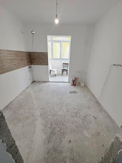 Apartament cu 3 camere decomandat în Berceni