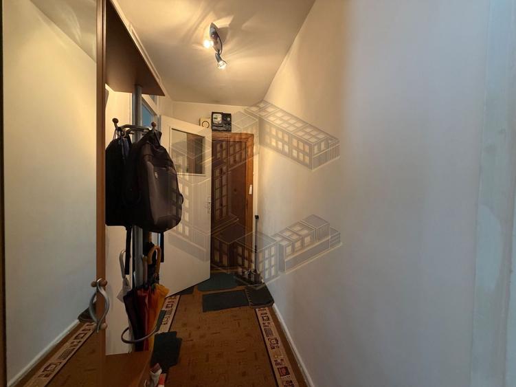 Apartament cu 3 camere semidecomandat, mobilat în Girocului