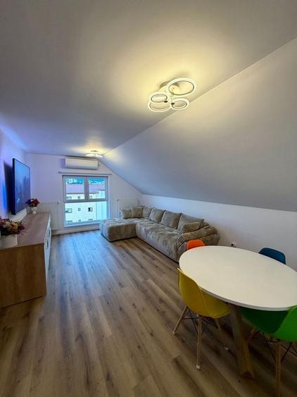 Apartament cu 4 camere decomandat în Central