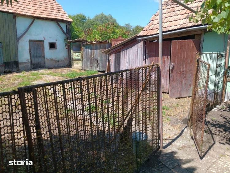 Casă cu 1 camere cu Teren 2000 Mp în Axente Sever