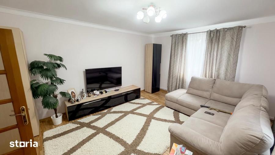 Casă cu 3 camere cu Teren 1600 Mp în Central