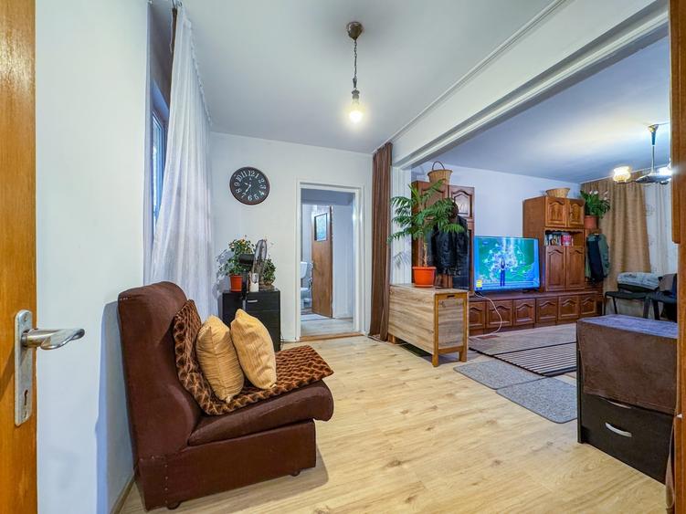 Apartament cu 3 camere decomandat în Piața Centrală