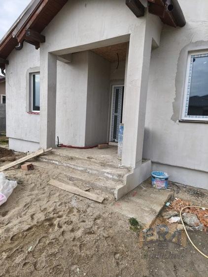 Casă individuală cu 4 camere cu Teren 500 Mp în Sântandrei