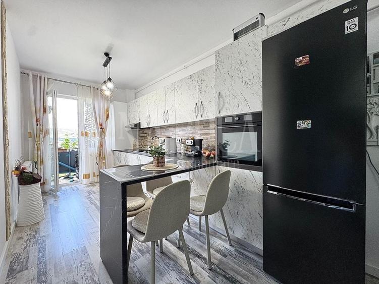 Apartament cu 3 camere semidecomandat în Florești