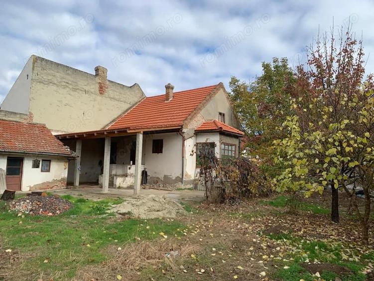 Casă cu 2 camere cu Teren 1007 Mp în Lipovei