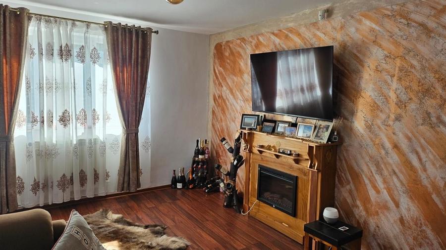 Casă cu 4 camere în Exterior Vest