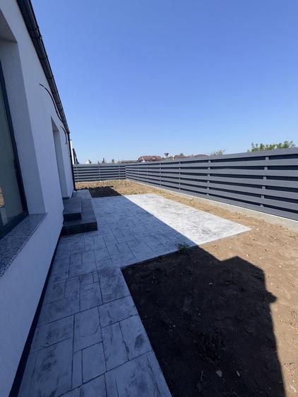 Casă cu 3 camere în Balotești