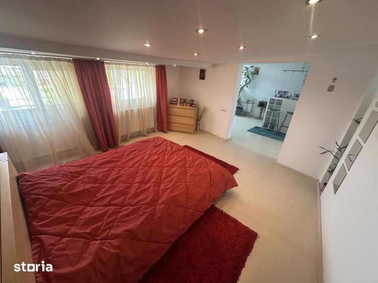 Casă cu 10 camere cu Canalizare în Apărătorii Patriei