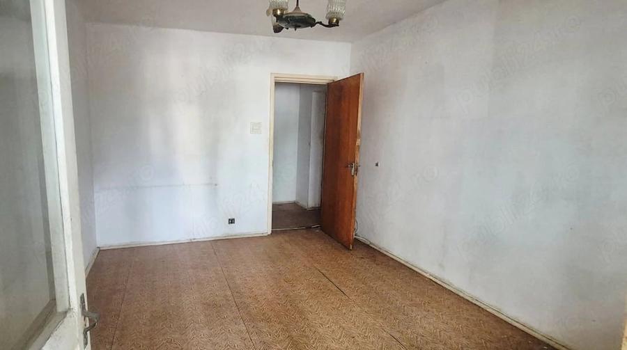Apartament cu 3 camere semidecomandat în Lacul Tei