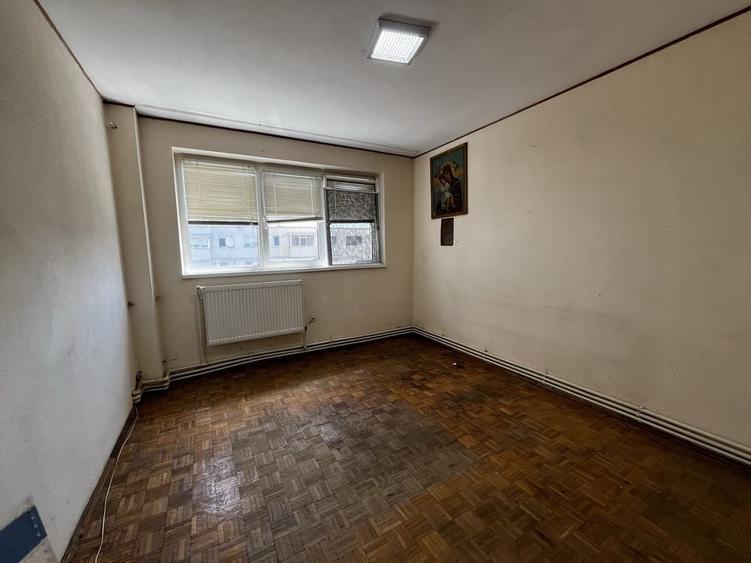 Apartament cu 2 camere semidecomandat în Calea Galați