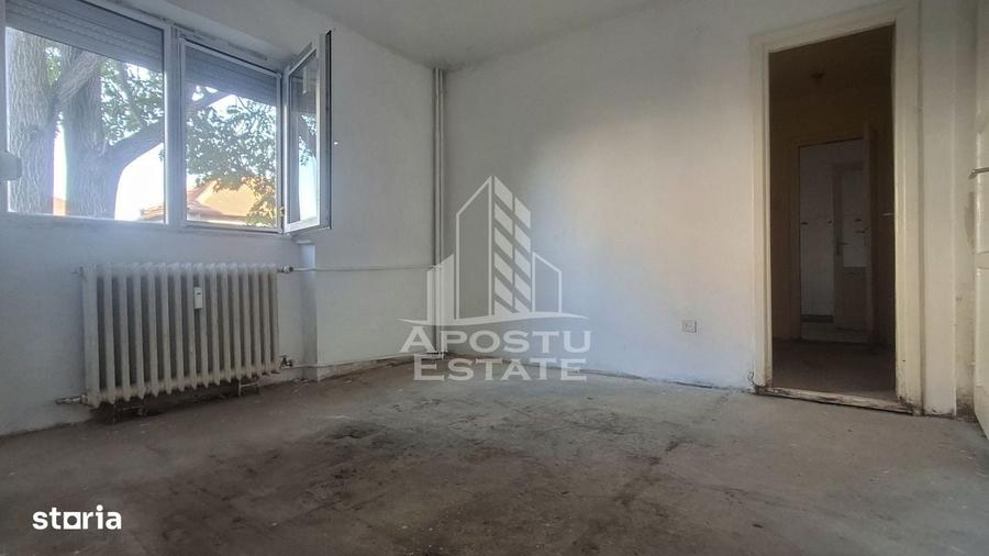 Apartament cu 2 camere decomandat în Polivalentă