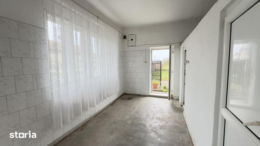 Casă cu 7 camere cu Teren 4620 Mp în Central