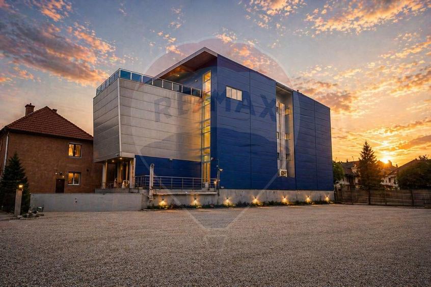 Spațiu comercial, de 1,060 mp, în Central