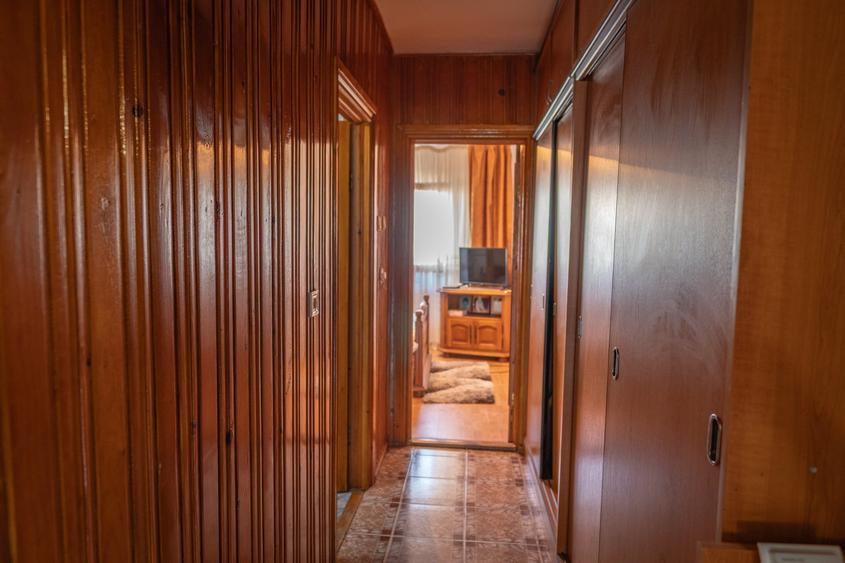 Apartament cu 3 camere decomandat în Onești