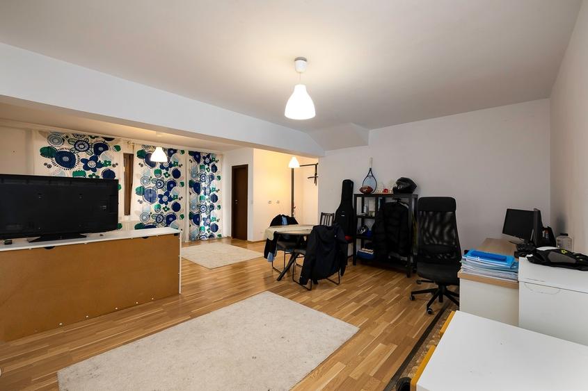 Casă cu 6 camere cu Teren 286 Mp în Eroii Revoluției