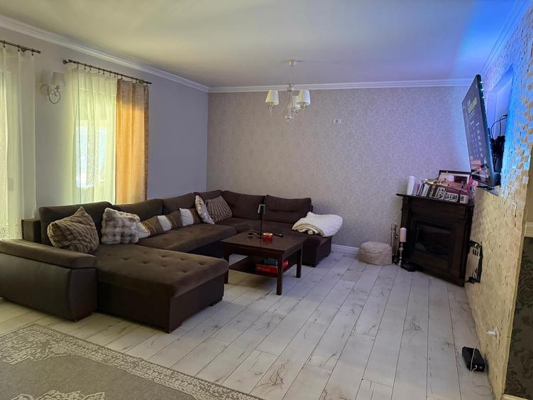 Duplex cu 4 camere cu Canalizare în Dâmbovița