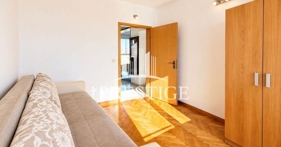 Apartament cu 3 camere decomandat, mobilat în Mihai Viteazul