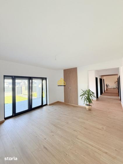 Casă cu 4 camere cu Teren 400 Mp în Domnești