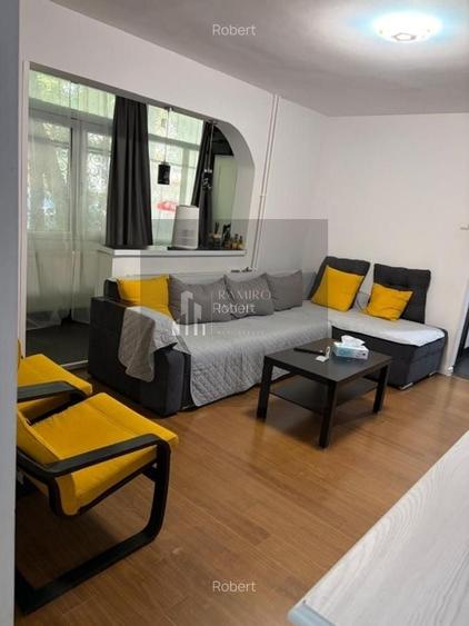 Apartament cu 3 camere semidecomandat în Alexandru Obregia