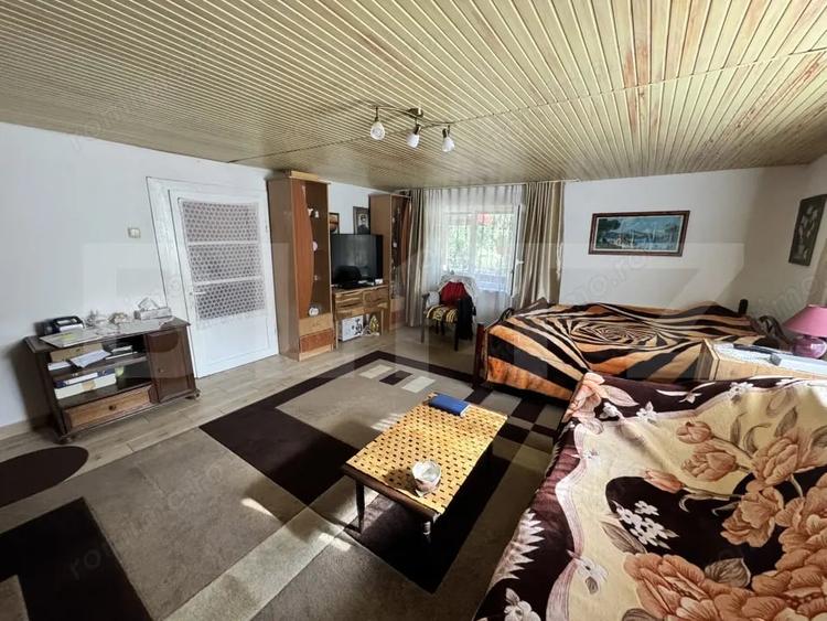 Casă cu 2 camere cu Teren 7300 Mp în Central