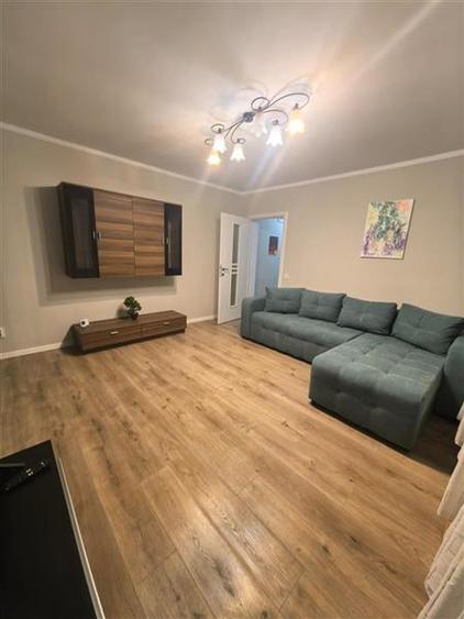 Apartament cu 2 camere semidecomandat, mobilat în Simeria