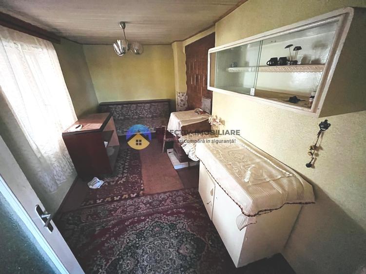 Casă individuală cu 2 camere cu Teren 2040 Mp în Unghi