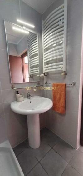 Apartament cu 2 camere semidecomandat, mobilat în Tineretului